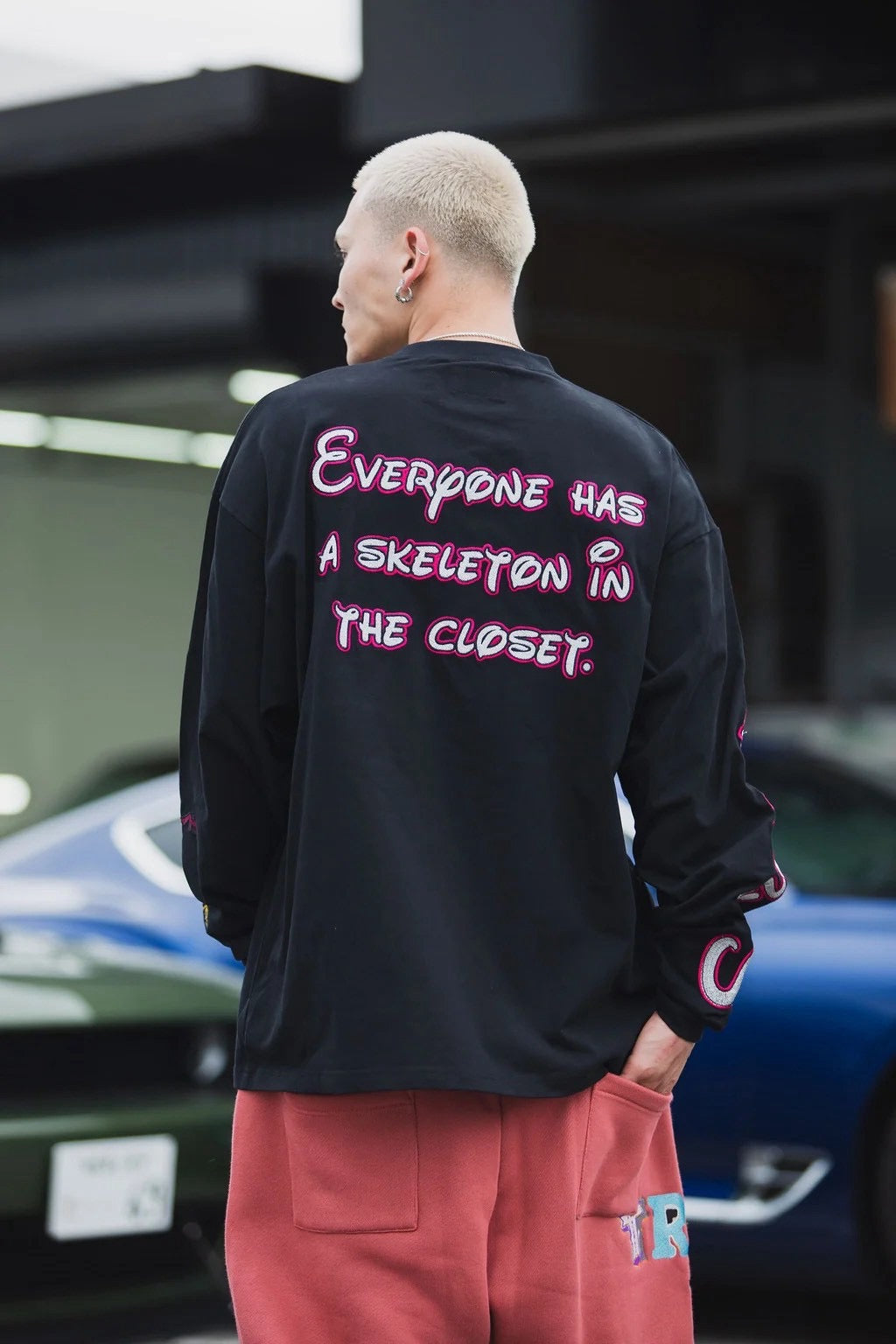 A SKELETON IN THE CLOSET EMBROIDERY LONG SLEEVE TEE
/BLACK