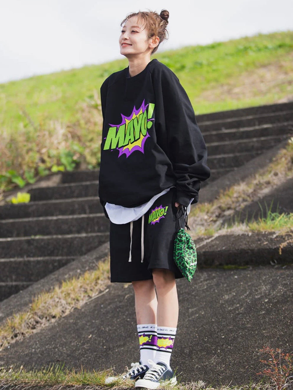 SPEECH BUBBLE GARMENT DYE EMBROIDERY CREW NECK SWEAT