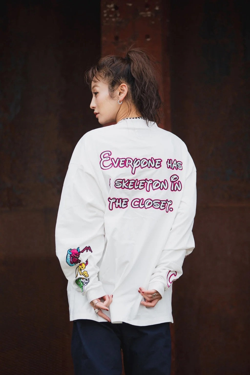 A SKELETON IN THE CLOSET EMBROIDERY LONG SLEEVE TEE/WHITE