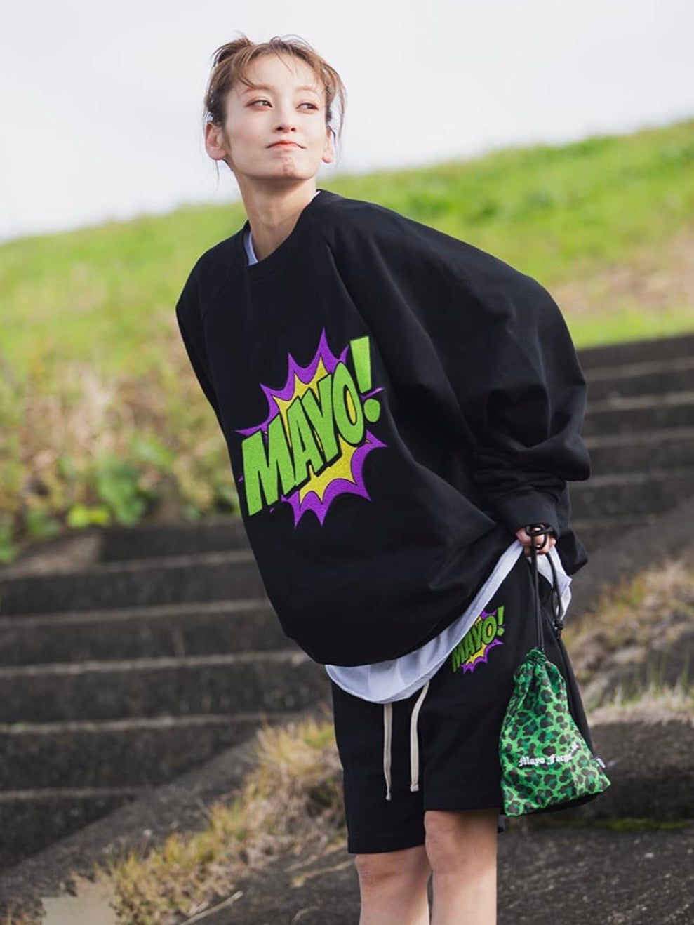 SPEECH BUBBLE GARMENT DYE EMBROIDERY CREW NECK SWEAT