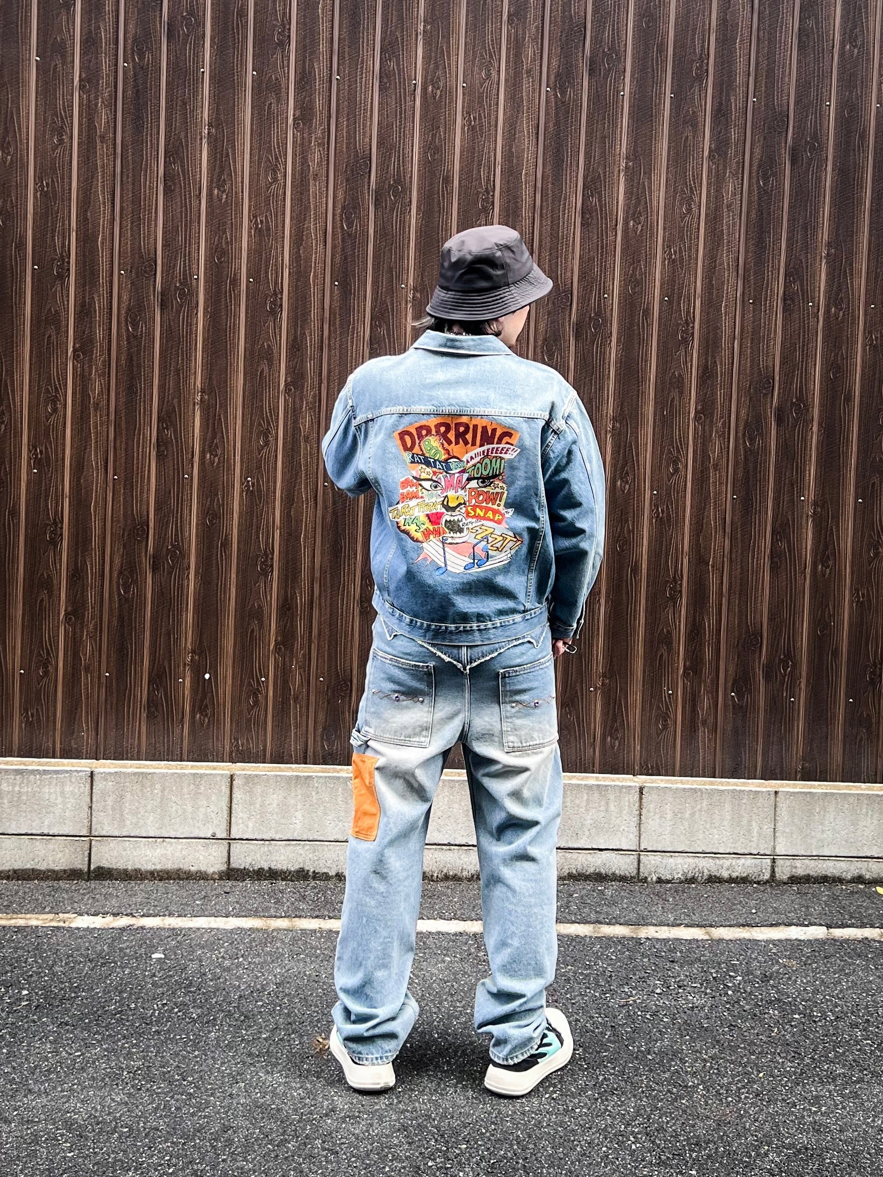 レトログラフィック×デニムコーデ