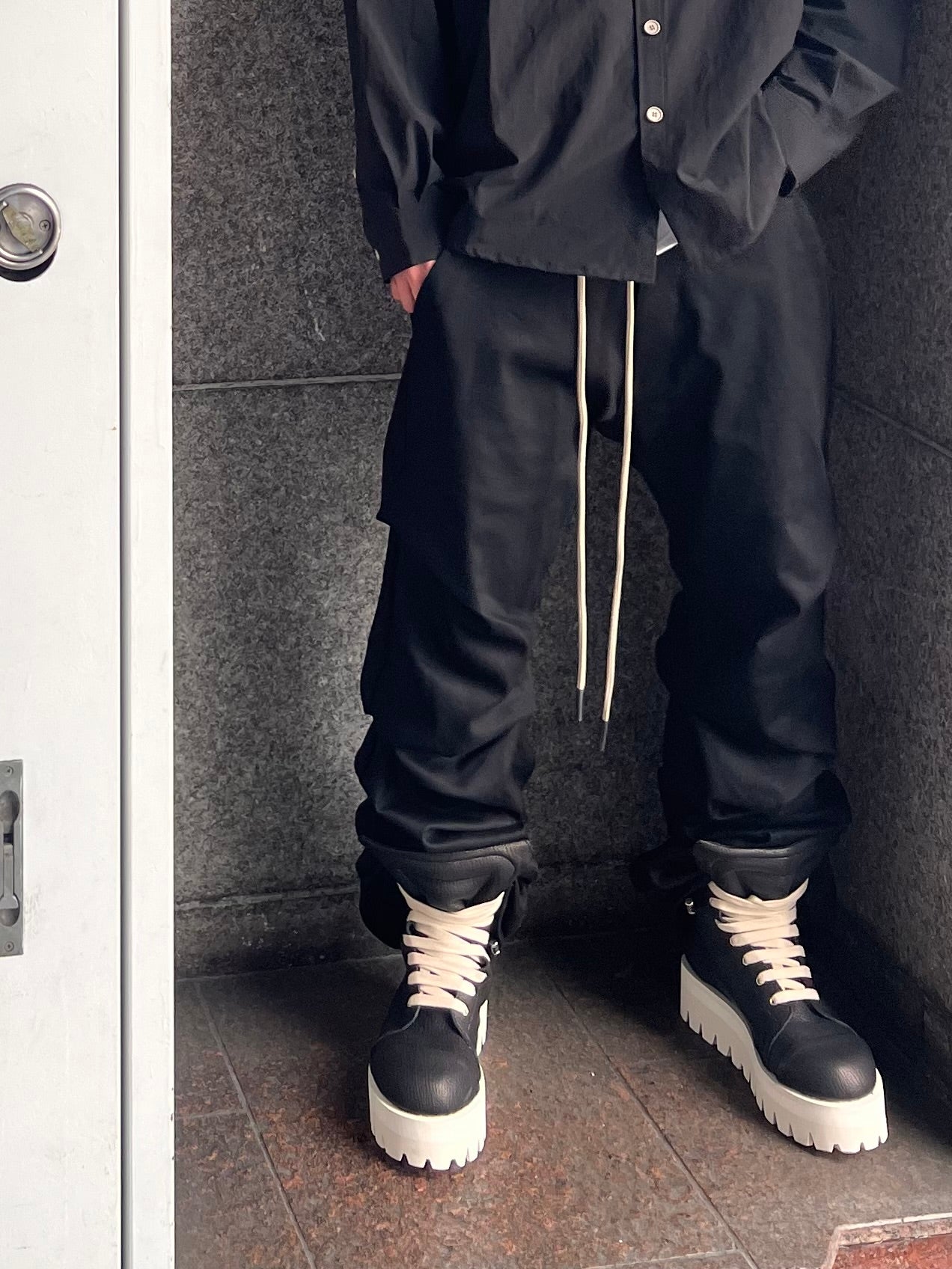 BOOTS CUT TUCK PANTS(BLACK)