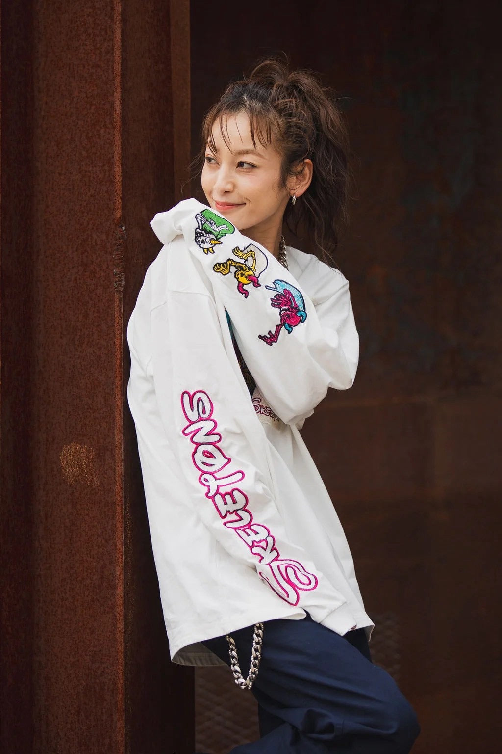 A SKELETON IN THE CLOSET EMBROIDERY LONG SLEEVE TEE/WHITE