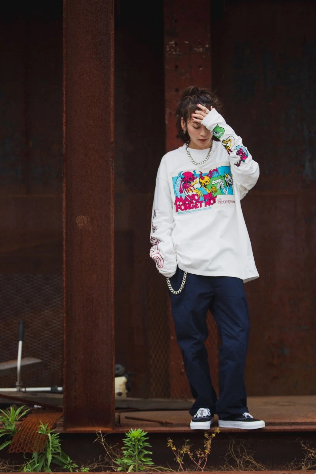 A SKELETON IN THE CLOSET EMBROIDERY LONG SLEEVE TEE/WHITE
