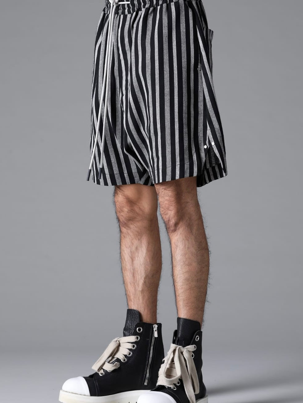 VERTICAL STRIPES SHORTS