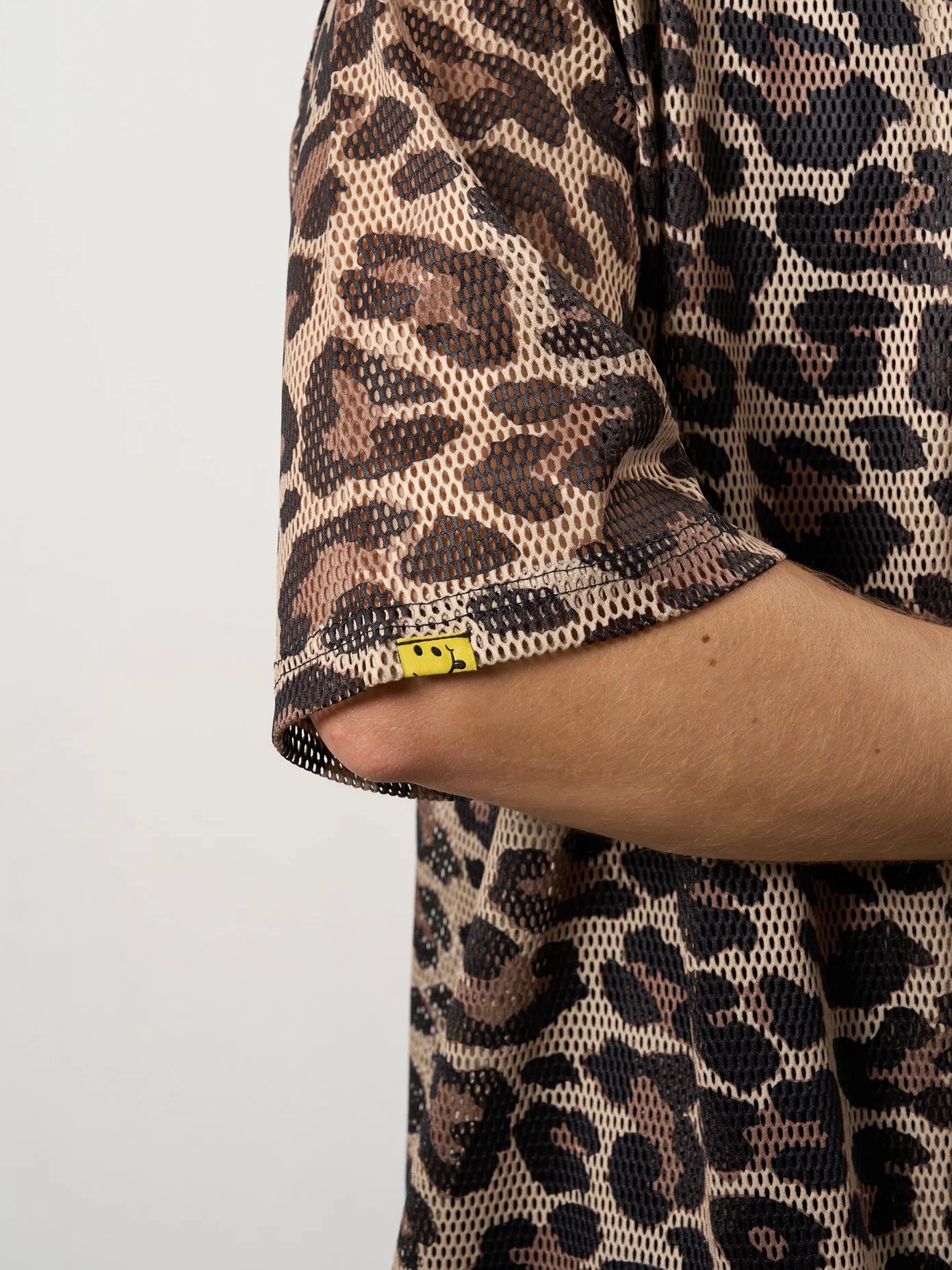 レオパードメッシュ スマイリーパッチ オーバーサイズシャツ