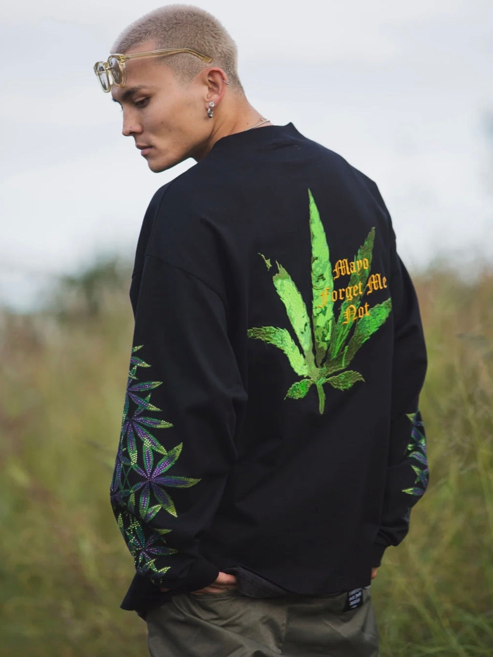 SKULL WEED EMBROIDERY & PRINT RHINE STONE LONG SLEEVE TEE