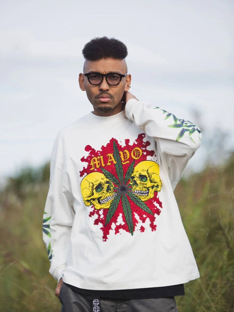 SKULL WEED EMBROIDERY & PRINT RHINE STONE LONG SLEEVE TEE