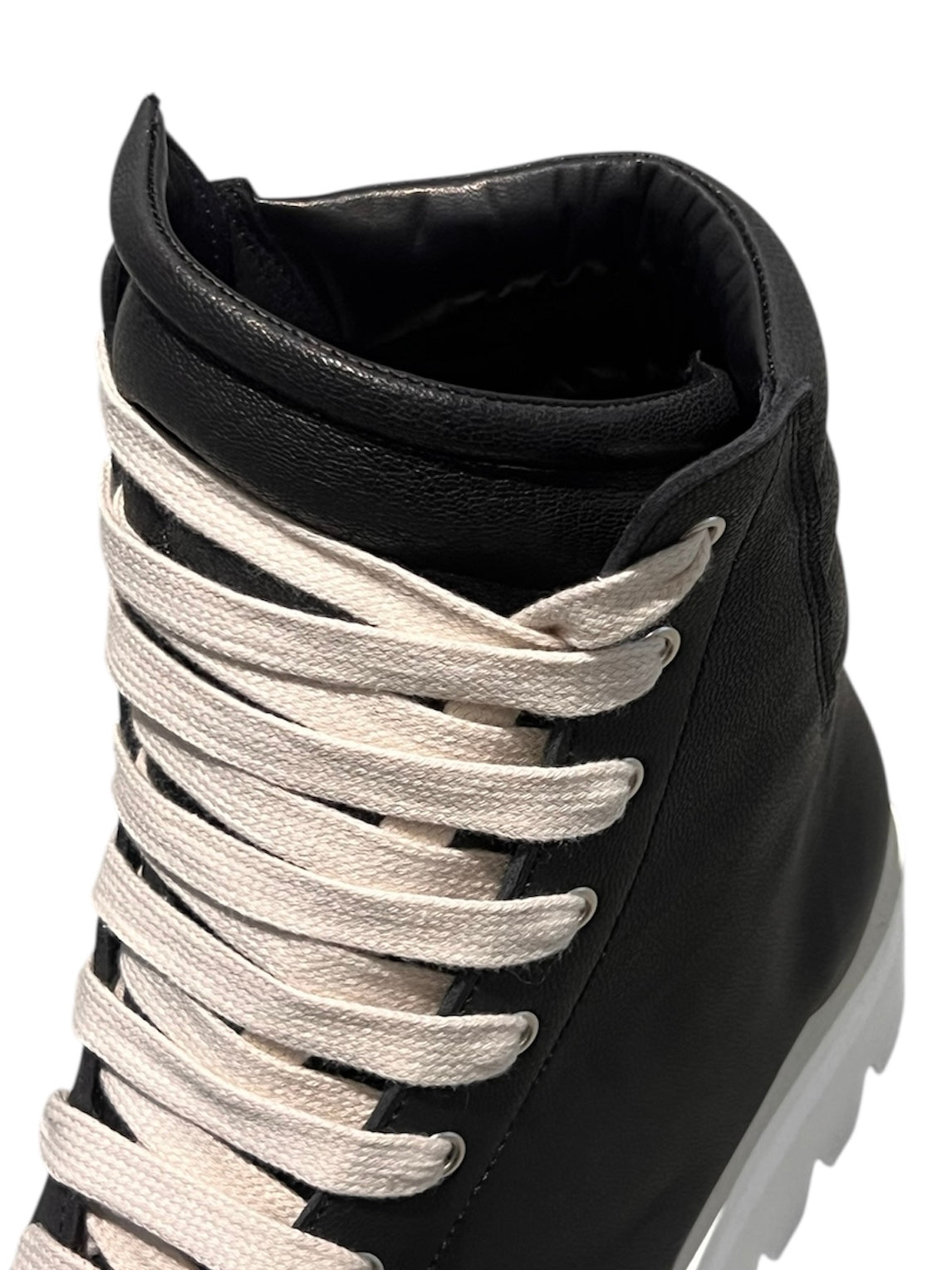 COW LEATHER BOOTS/BLACK×WHITE