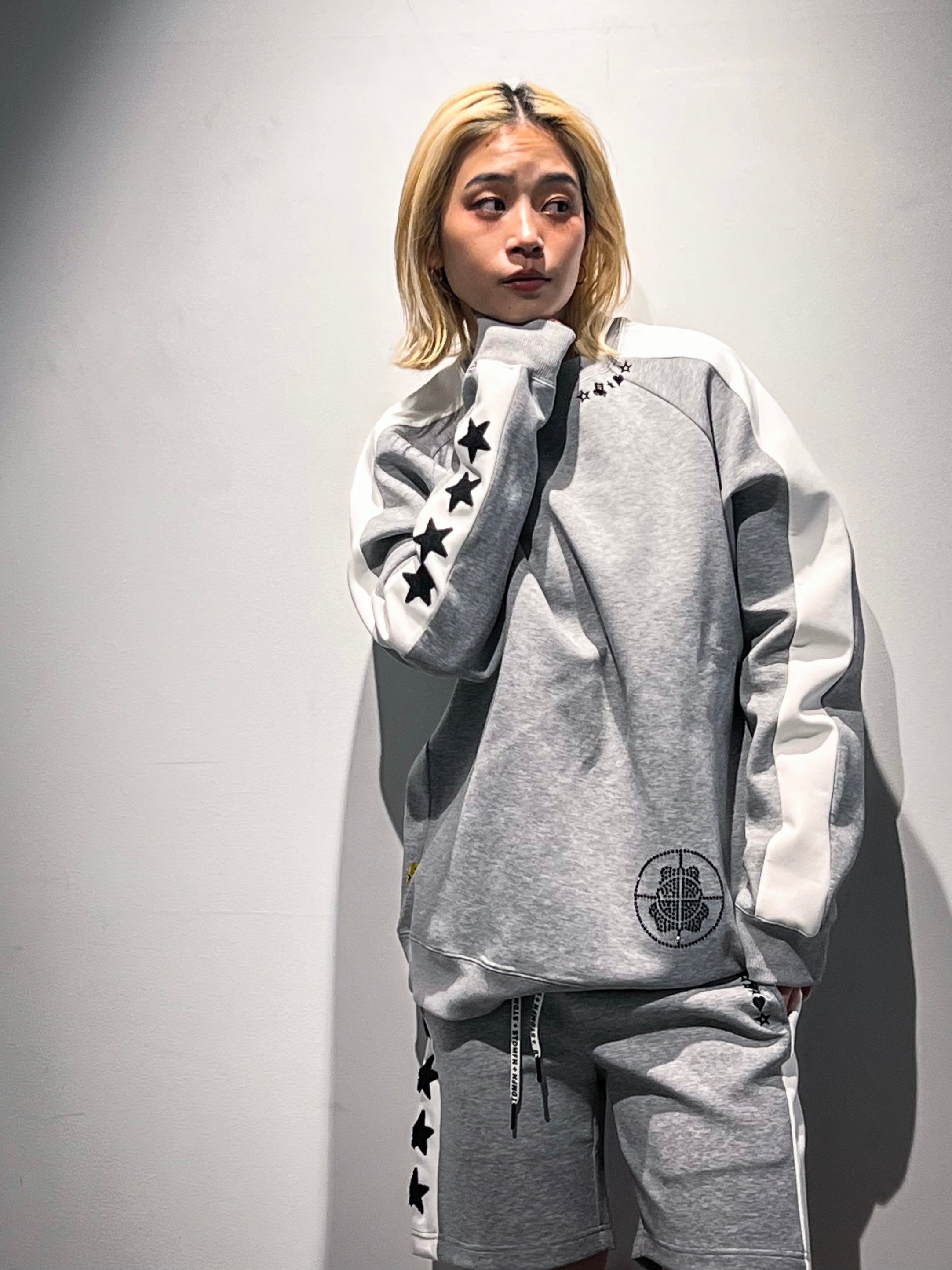 TRストレッチポンチ ラインストーン ターゲットベアラインスエットシャツ