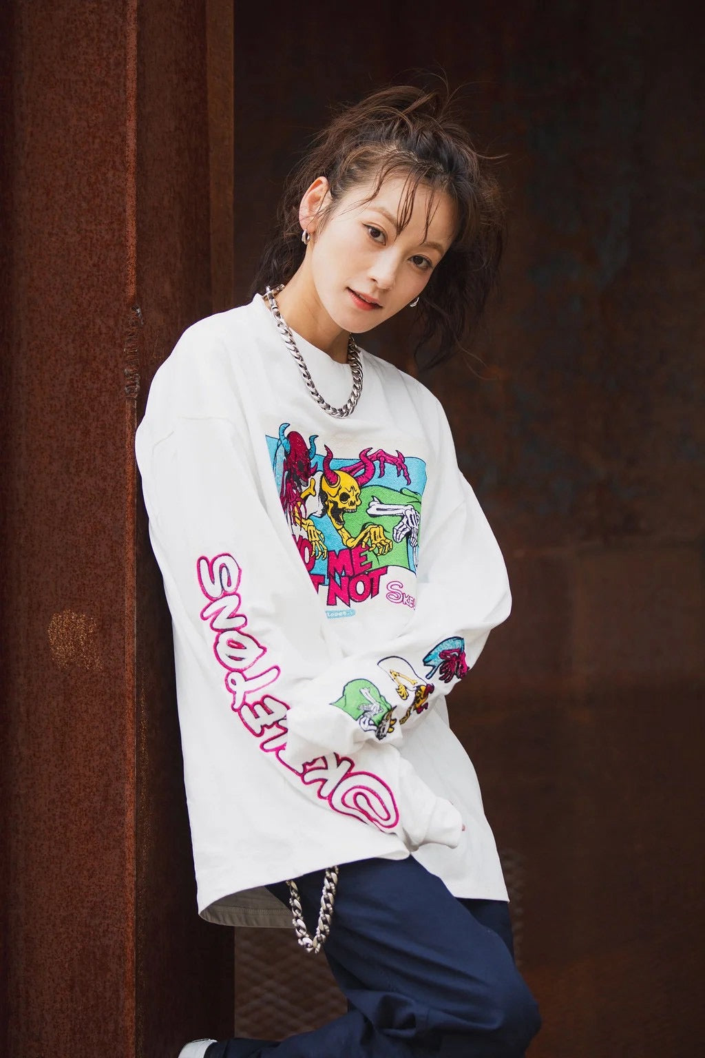 A SKELETON IN THE CLOSET EMBROIDERY LONG SLEEVE TEE/WHITE