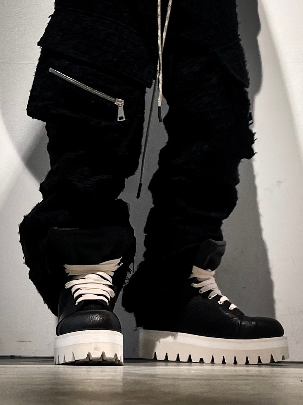 COW LEATHER BOOTS/BLACK×WHITE