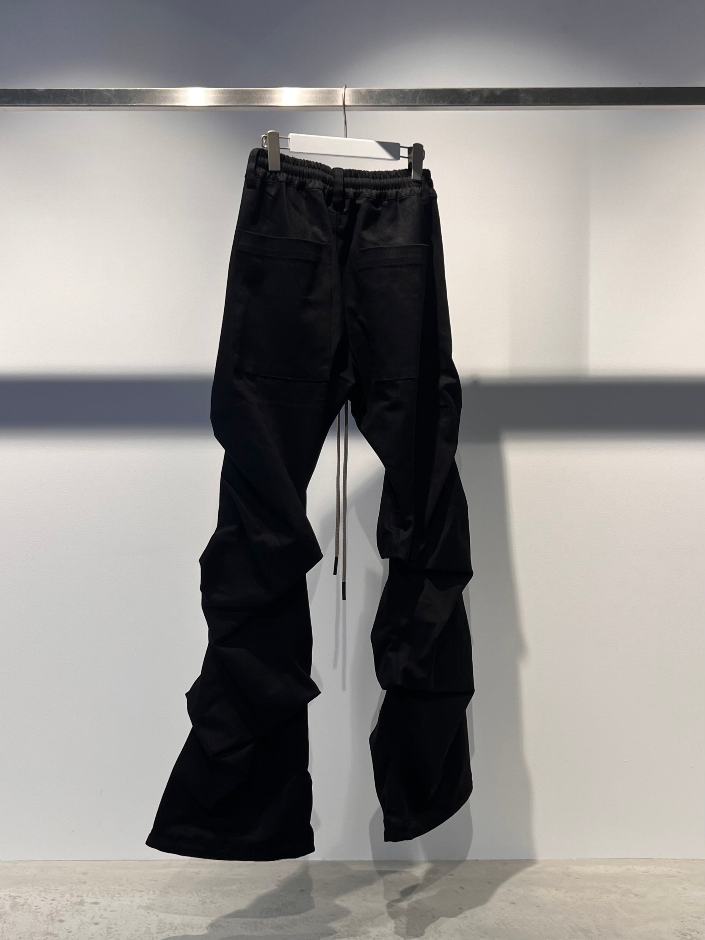 BOOTS CUT TUCK PANTS(BLACK)