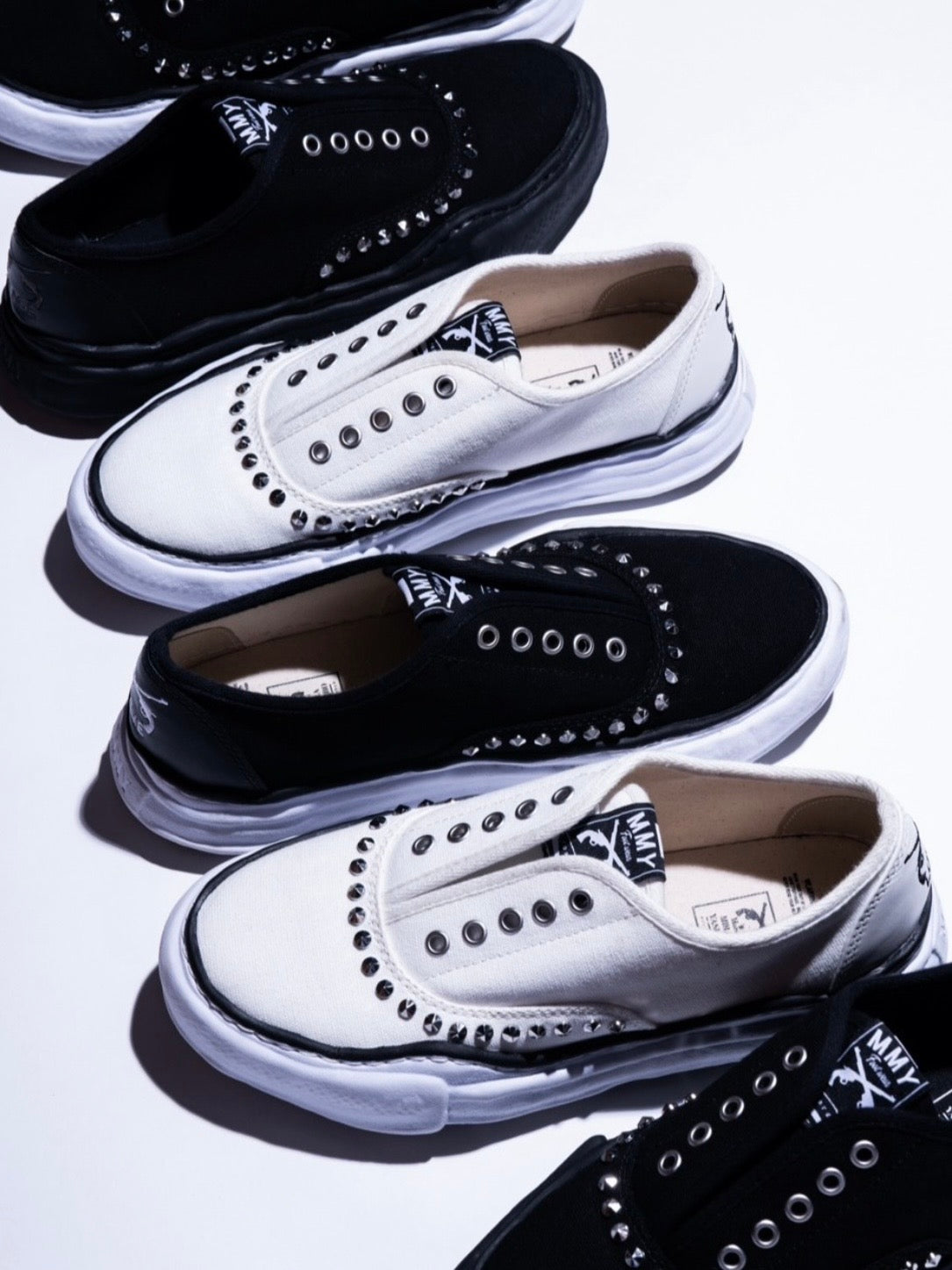 "BAKER" STUDS SLIP-ON SNEAKERS(BLACK×WHITE)